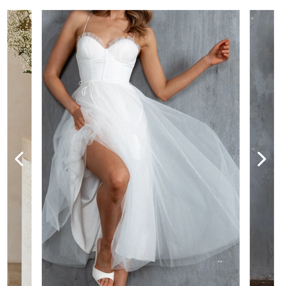 SMITTEN SWEETHEART NECKLINE CHIFFON MIDI DRESS WHITE